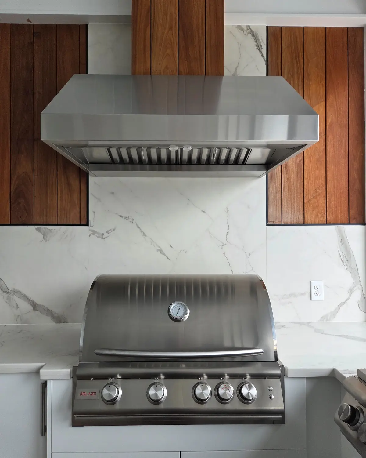Watersound outdoor grill and hood prepared for deep service on 30A